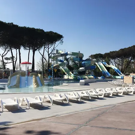 Camping Sunissim Le Castellas. 4 Сет